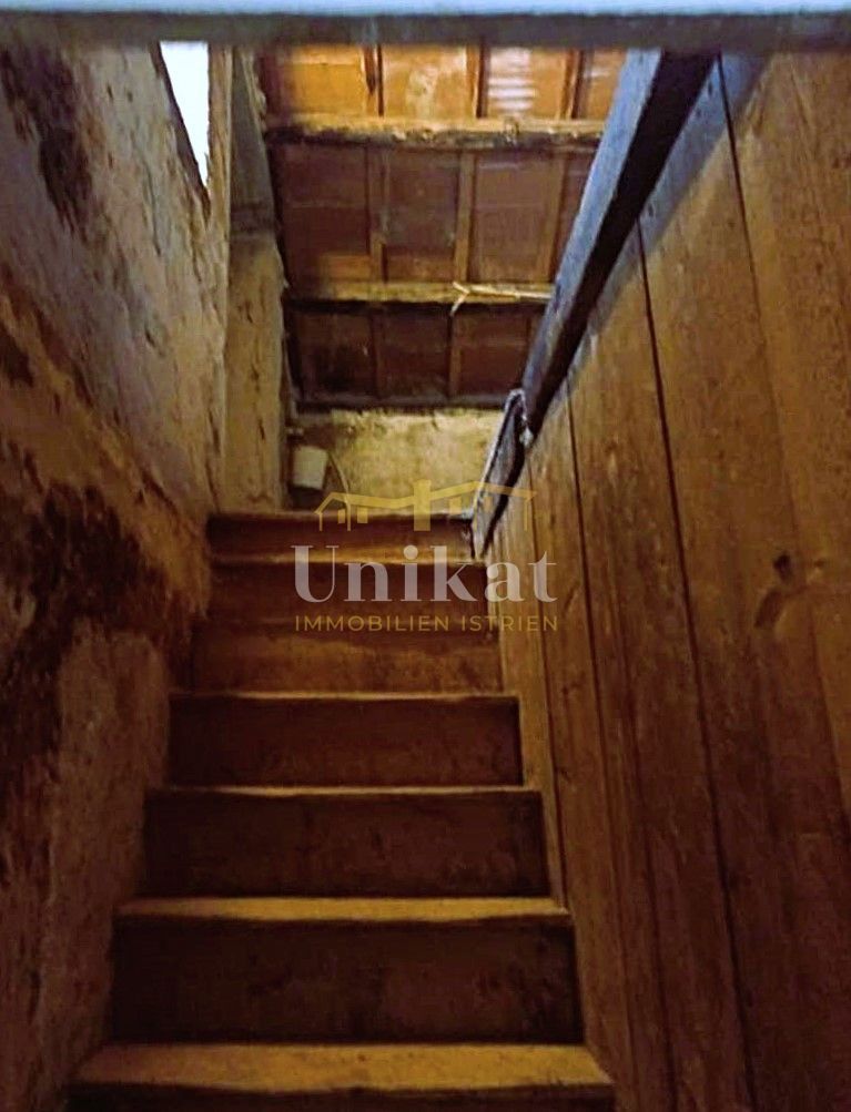 Casa bifamiliare in pietra abitabile, da ristrutturare